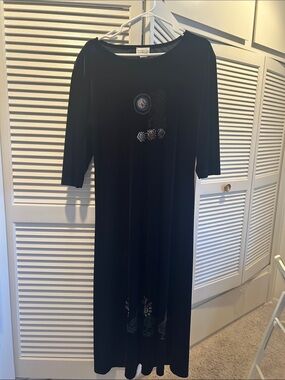 Elegant Navy Velvet Midi Dress with Embroidered Accents
